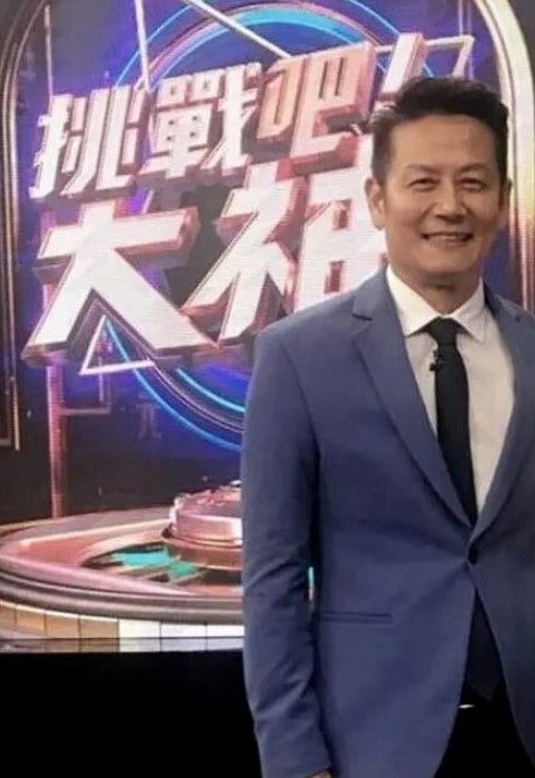 光头大哥的小骚妻露脸激情啪啪给狼友看深喉口交大鸡巴舔硬了不干骚穴干菊花浪叫不止 - 久久热视频